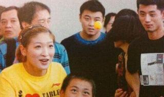 刘诗雯躲张继科眼神